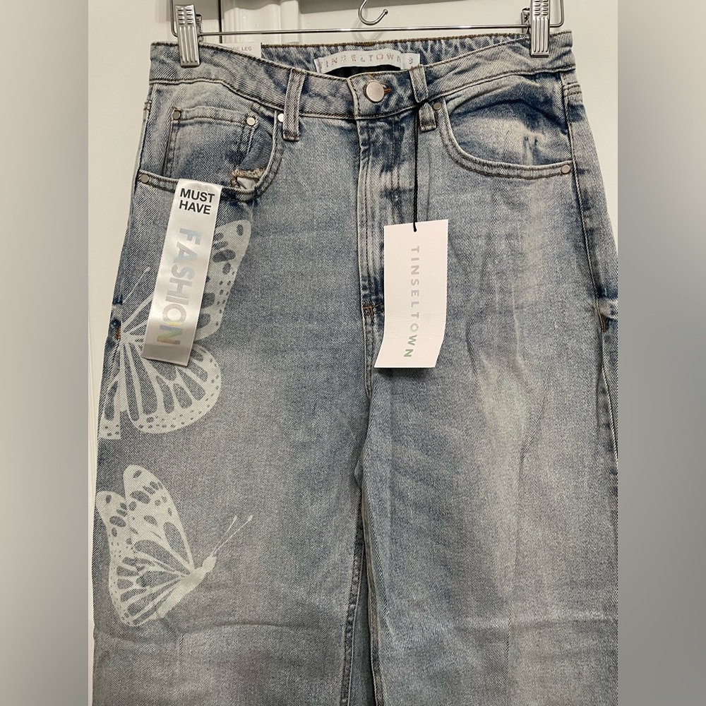 NWT Tinseltown Juniors' Wide-Leg Butterfly-Print Jeans - Picture 4 of 6